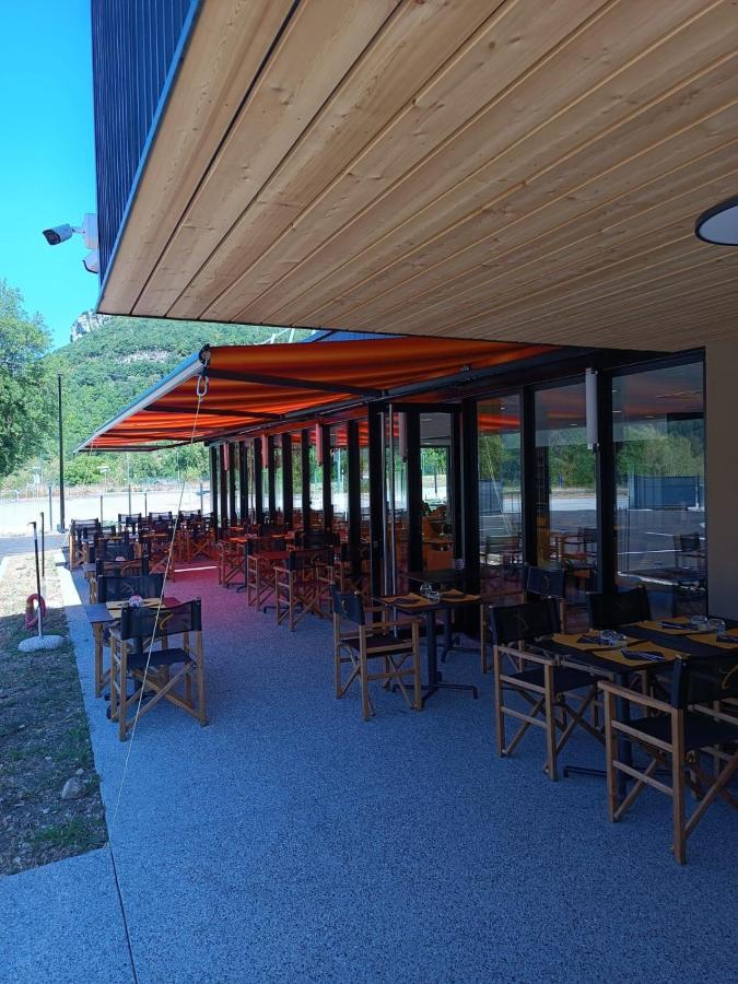 Hotel Restaurant Akena Molinges - La Brocatelle Сен-Клод Екстериор снимка