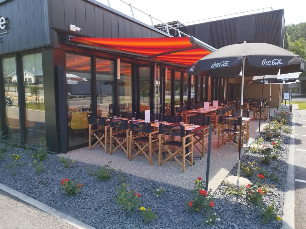 Hotel Restaurant Akena Molinges - La Brocatelle Сен-Клод Екстериор снимка