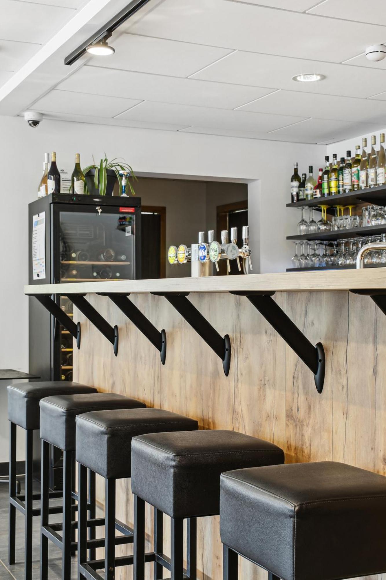 Hotel Restaurant Akena Molinges - La Brocatelle Сен-Клод Екстериор снимка