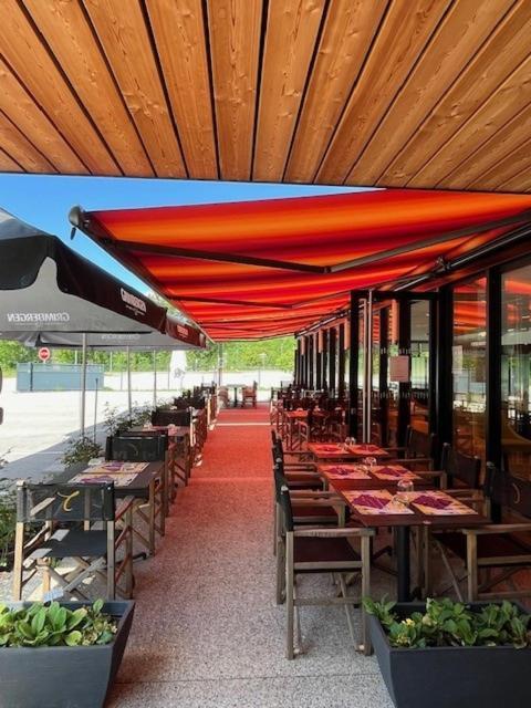 Hotel Restaurant Akena Molinges - La Brocatelle Сен-Клод Екстериор снимка
