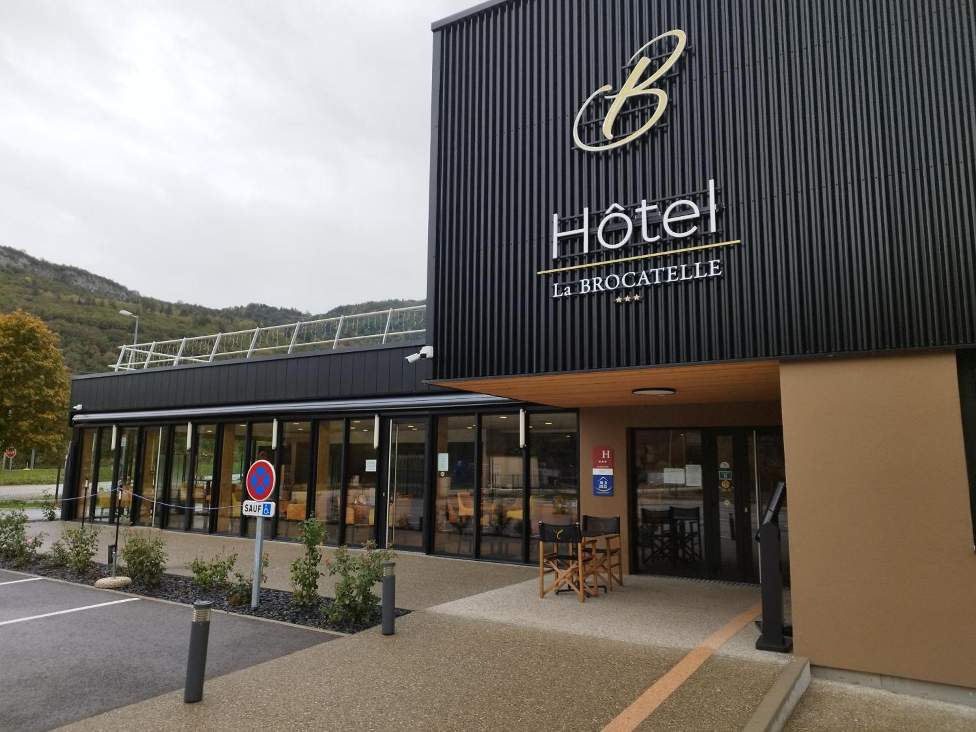 Hotel Restaurant Akena Molinges - La Brocatelle Сен-Клод Екстериор снимка