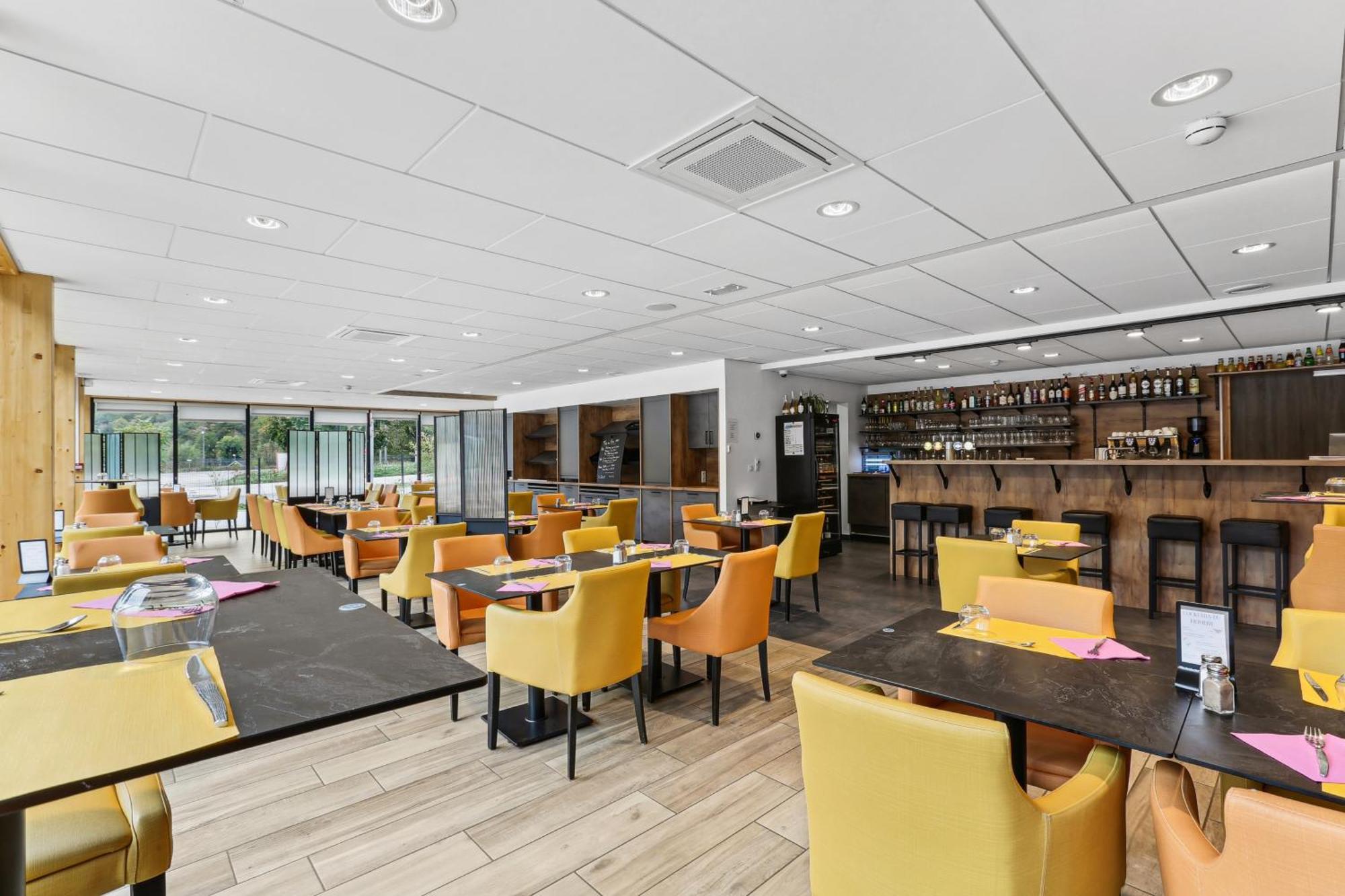 Hotel Restaurant Akena Molinges - La Brocatelle Сен-Клод Екстериор снимка