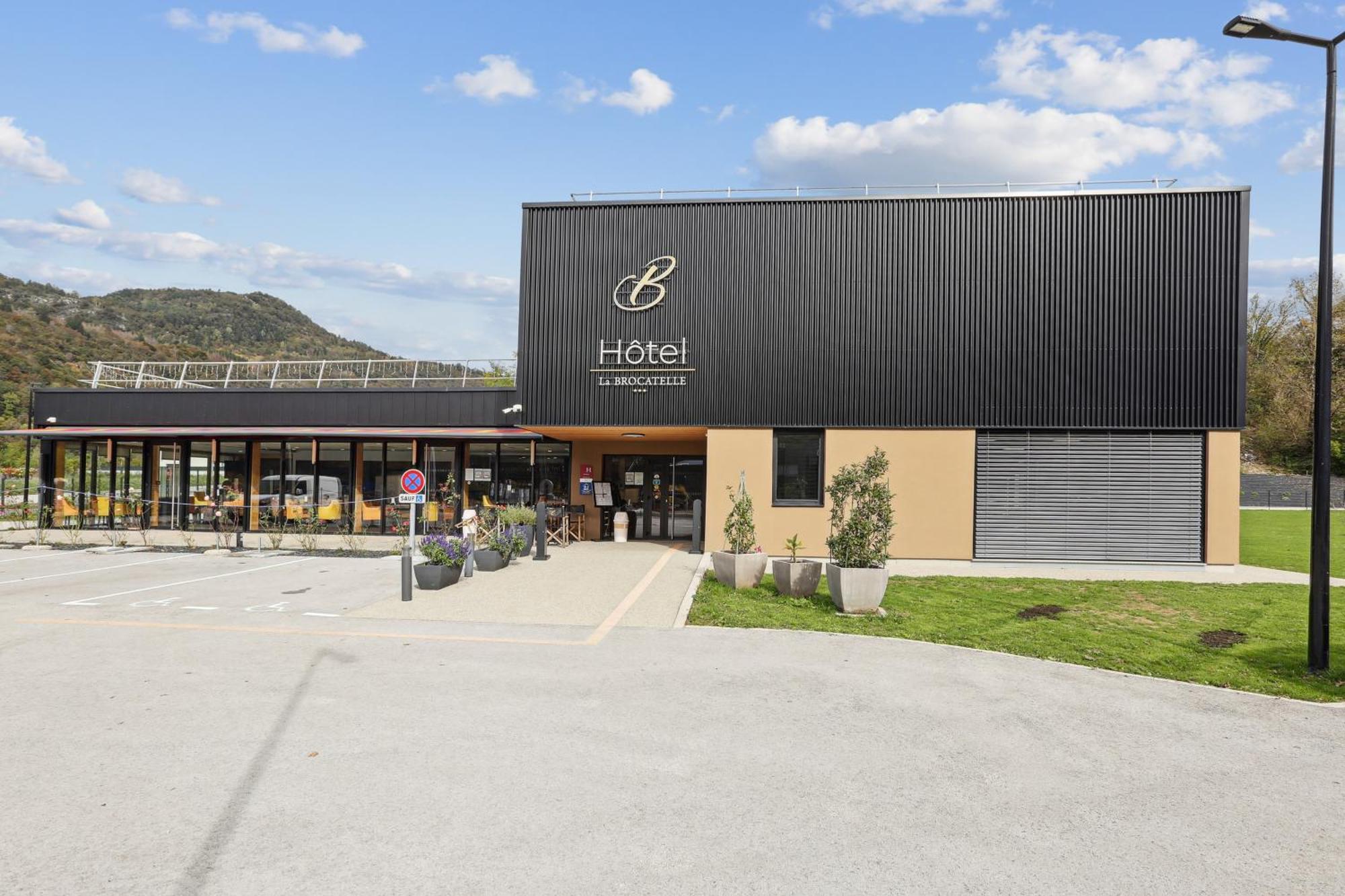 Hotel Restaurant Akena Molinges - La Brocatelle Сен-Клод Екстериор снимка